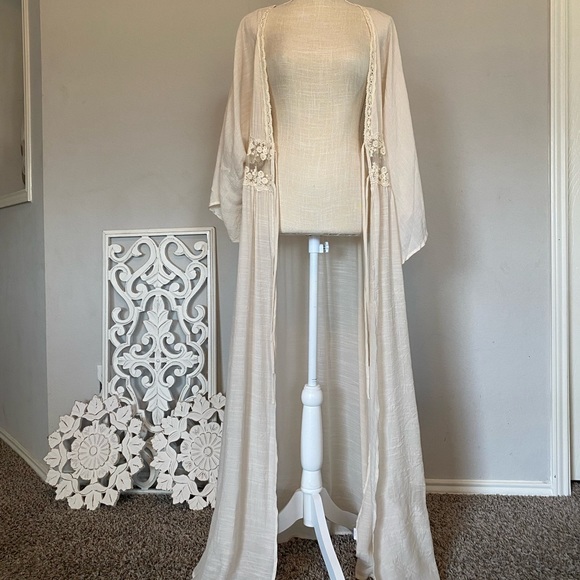 Boho kimono in beige with lace detailing! Size M never been worn! - Picture 2 of 6